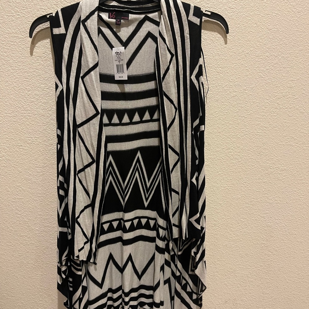 T/O women’s sweater vest Med